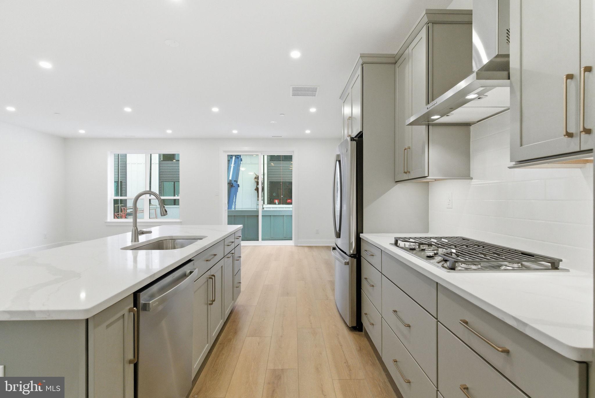 RIVER PLACE - Residential