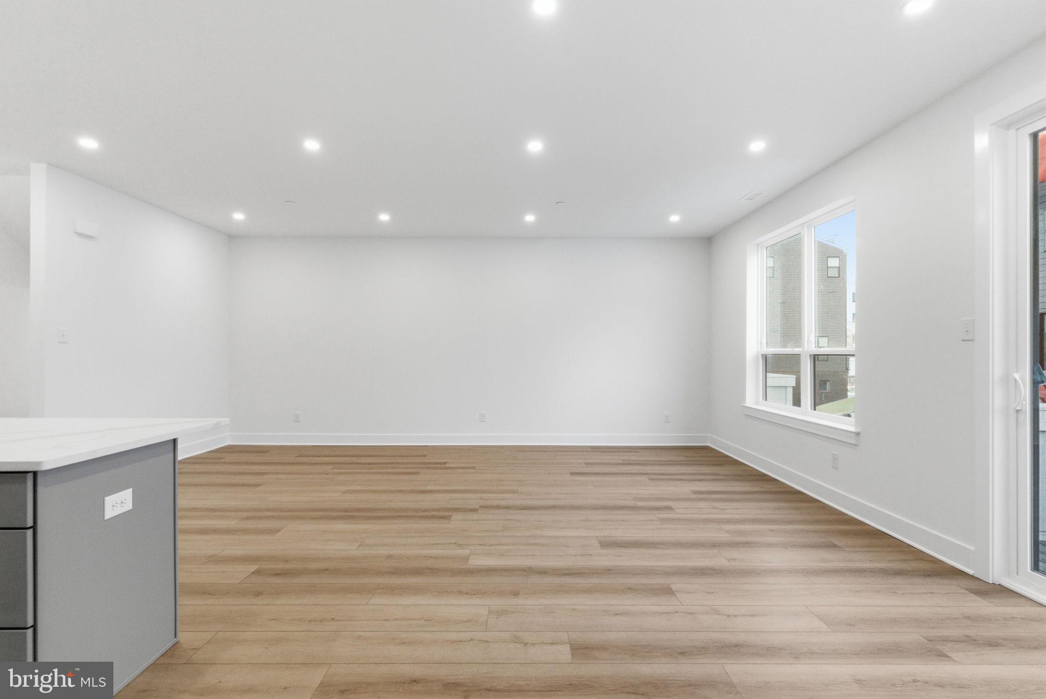 RIVER PLACE - Residential