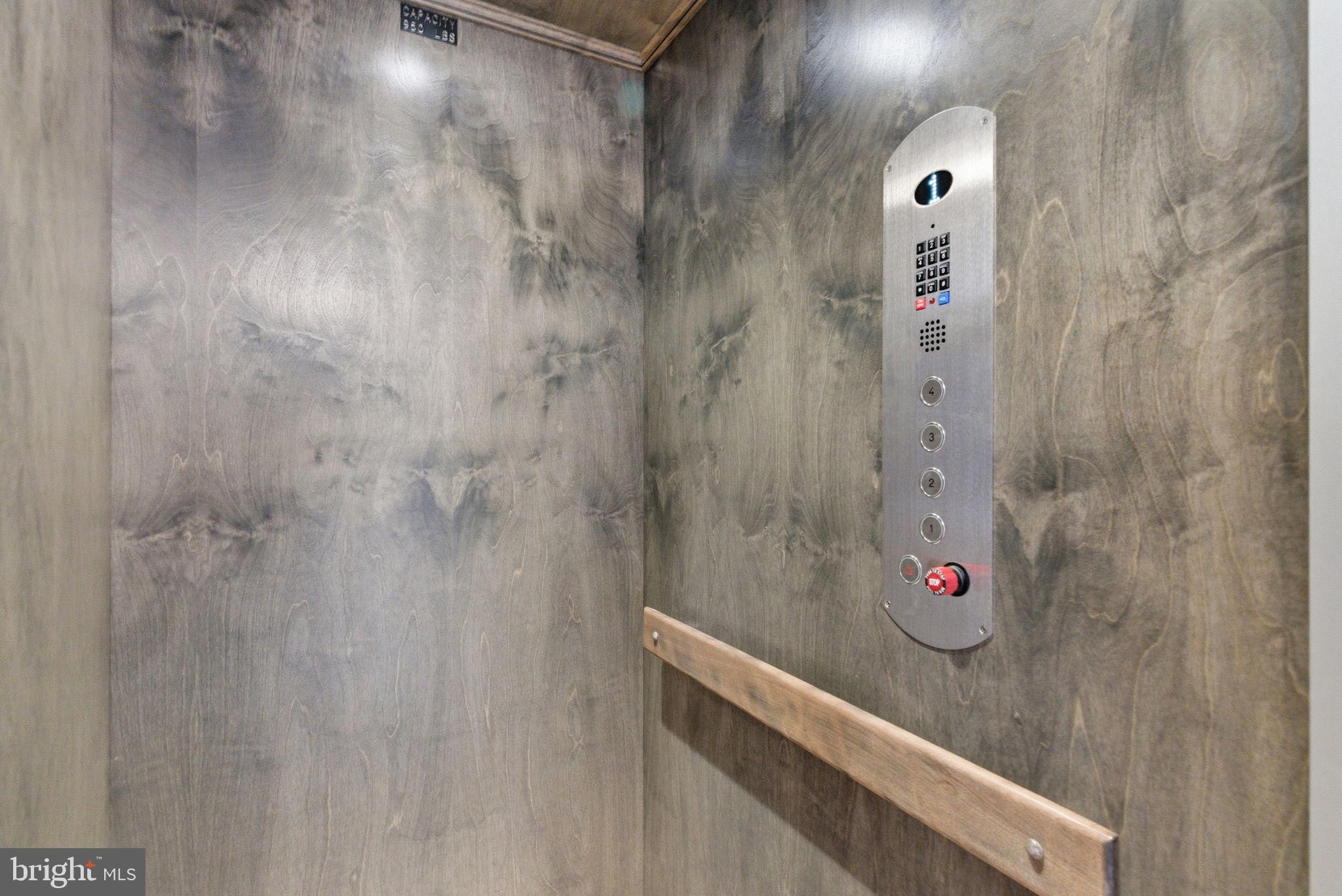 956 RIVERPLACE DRIVE 56O