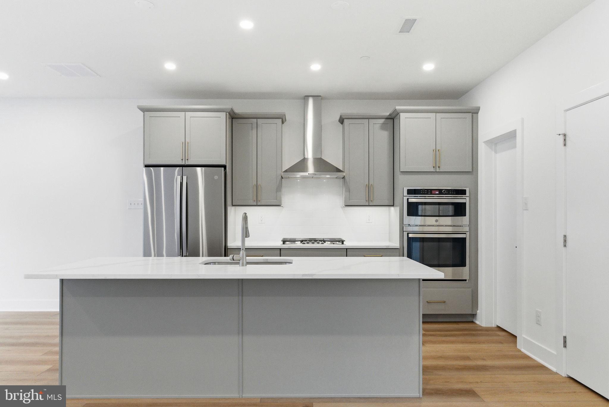 RIVER PLACE - Residential