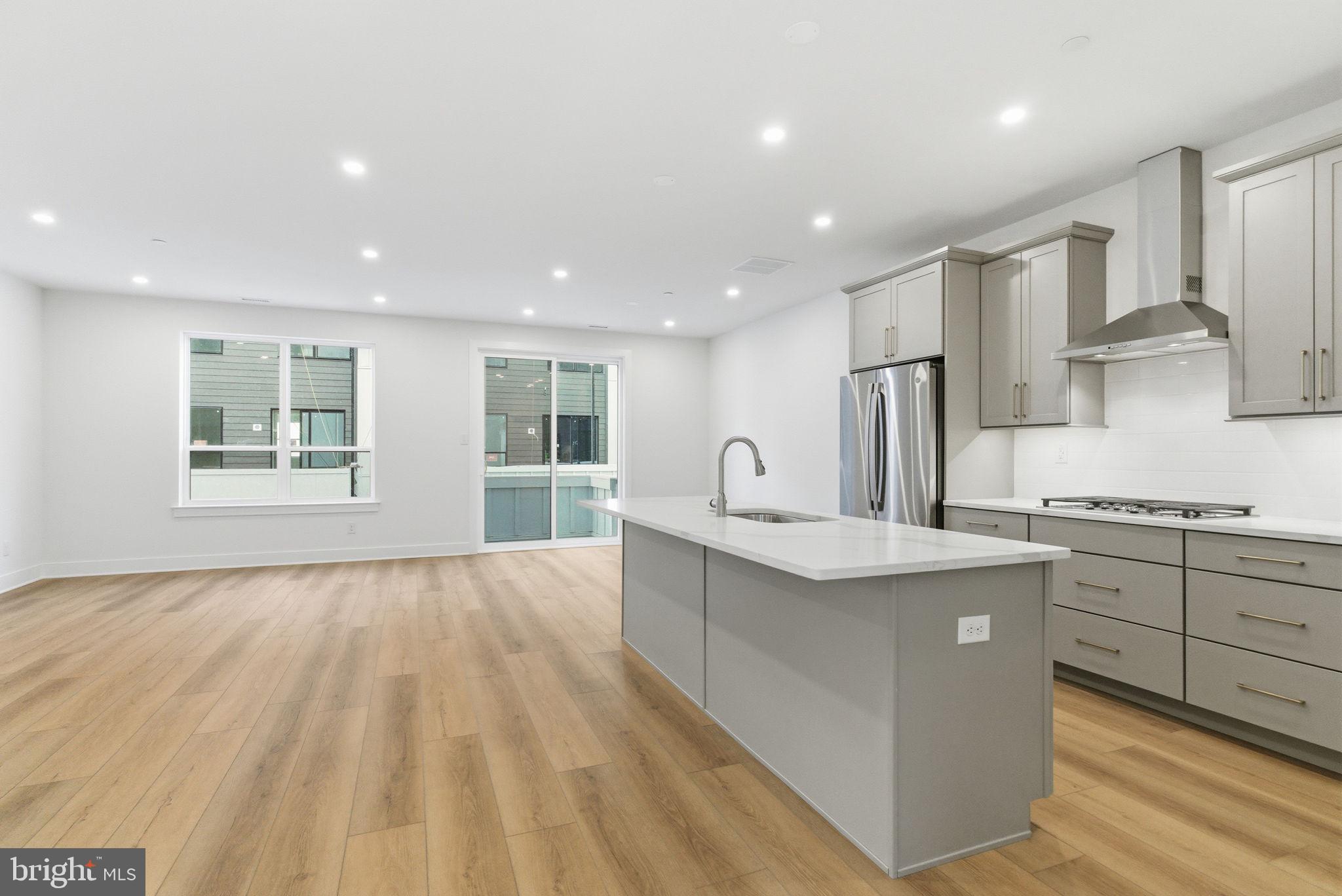 956 RIVERPLACE DRIVE 56O