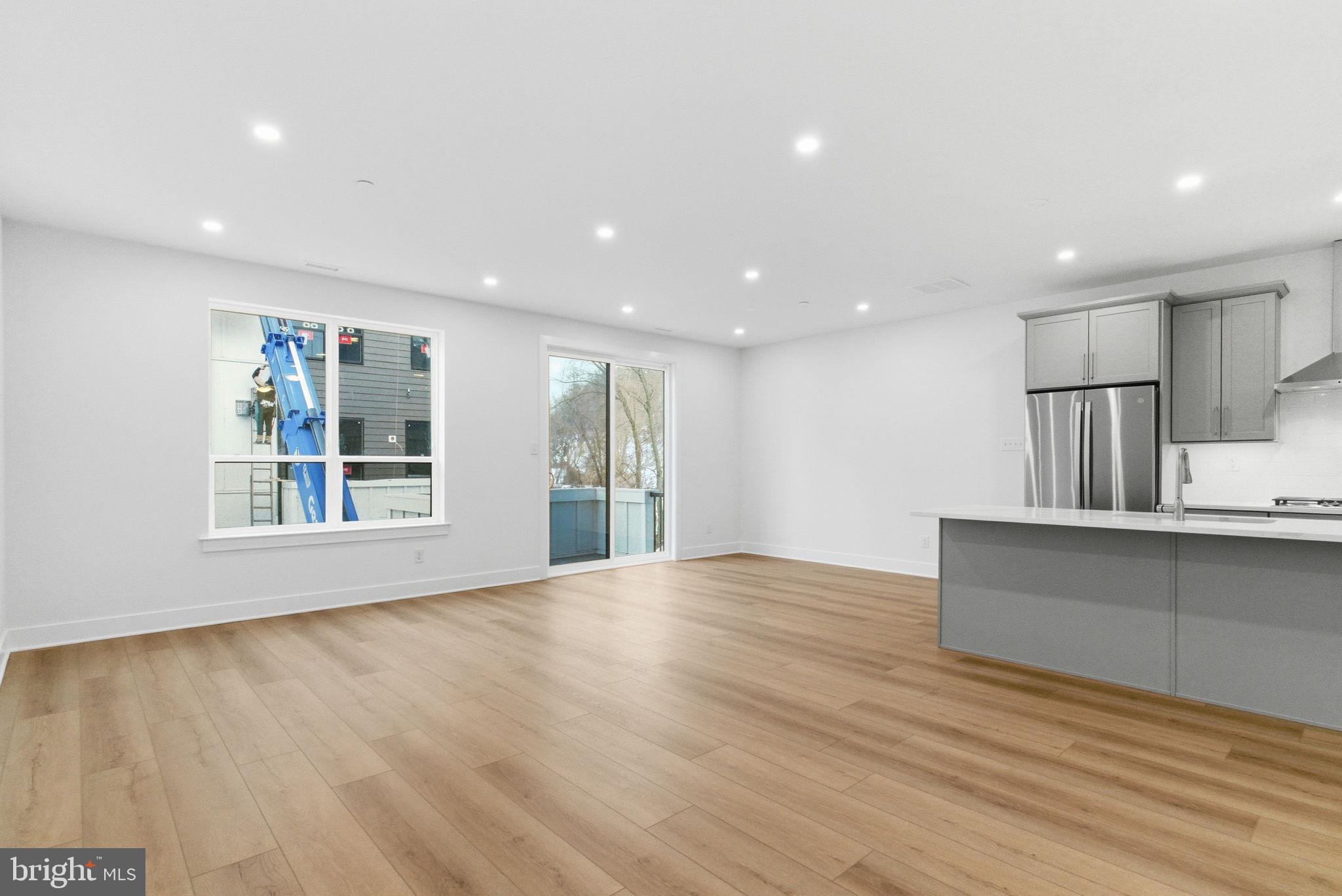 RIVER PLACE - Residential