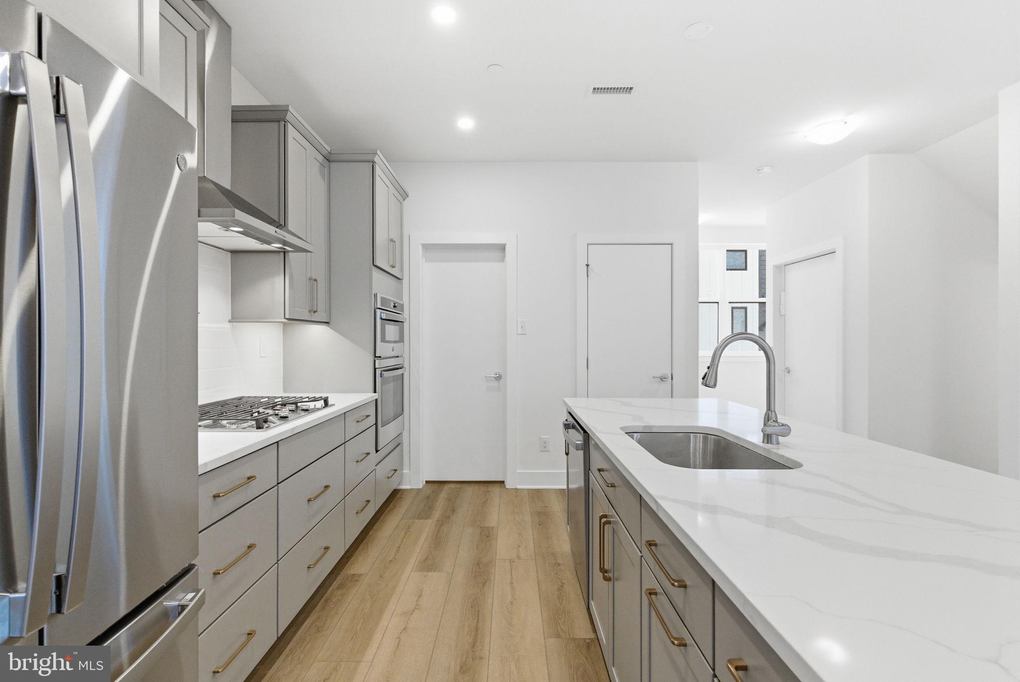 RIVER PLACE - Residential