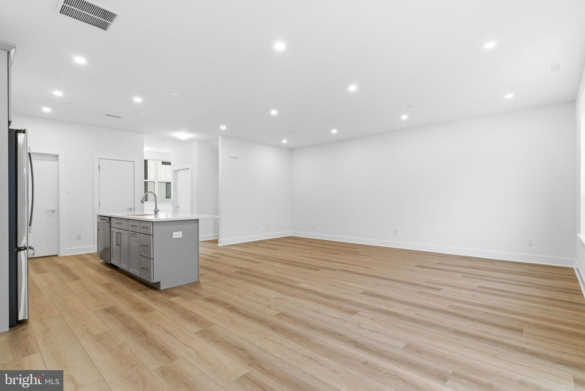 RIVER PLACE - Residential