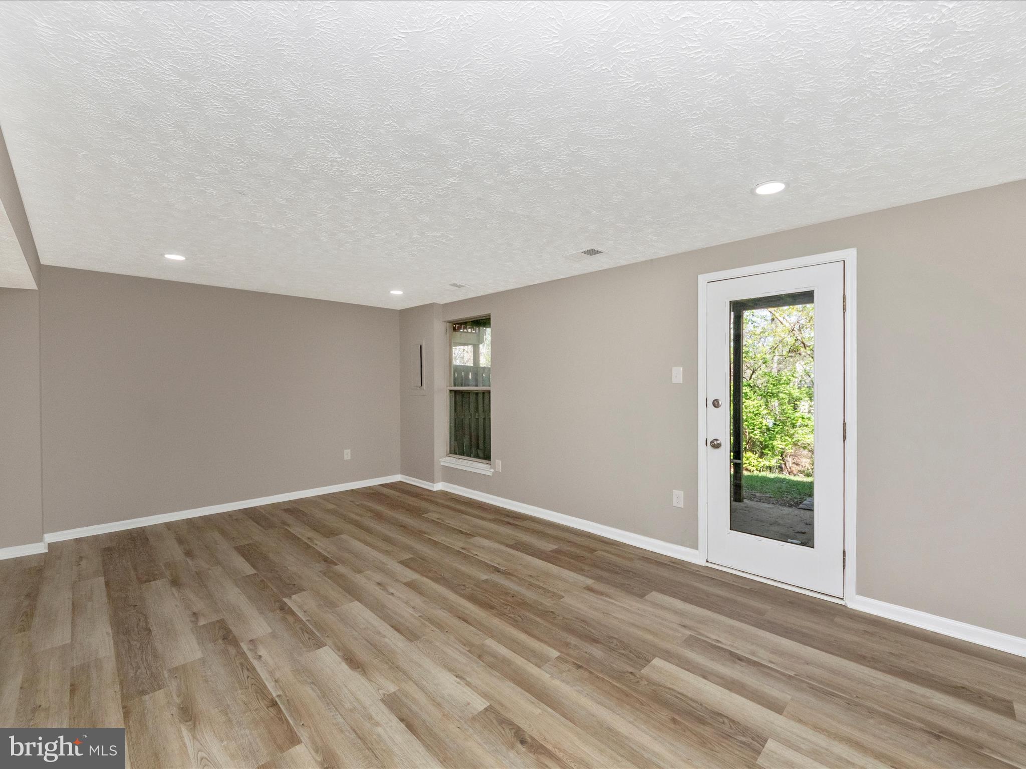 GREEN HOLLY WOODS - Residential