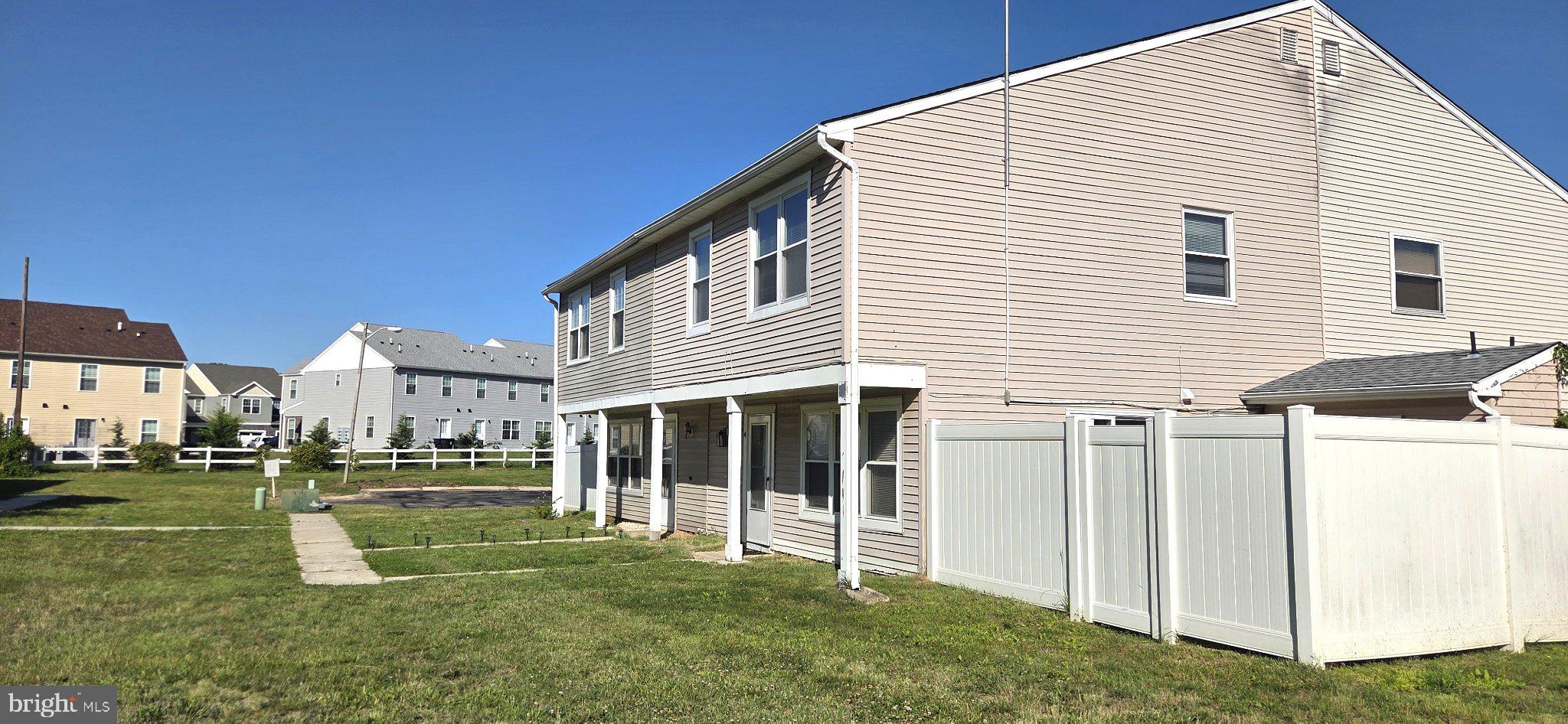 4 LYONS COURT