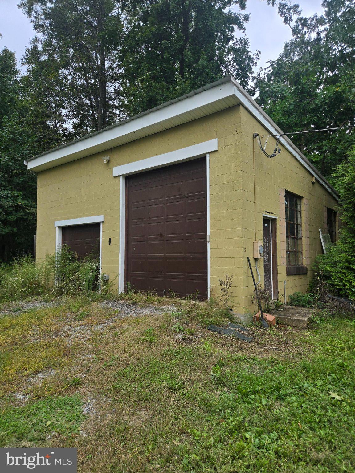 1390 AIRPORT ROAD