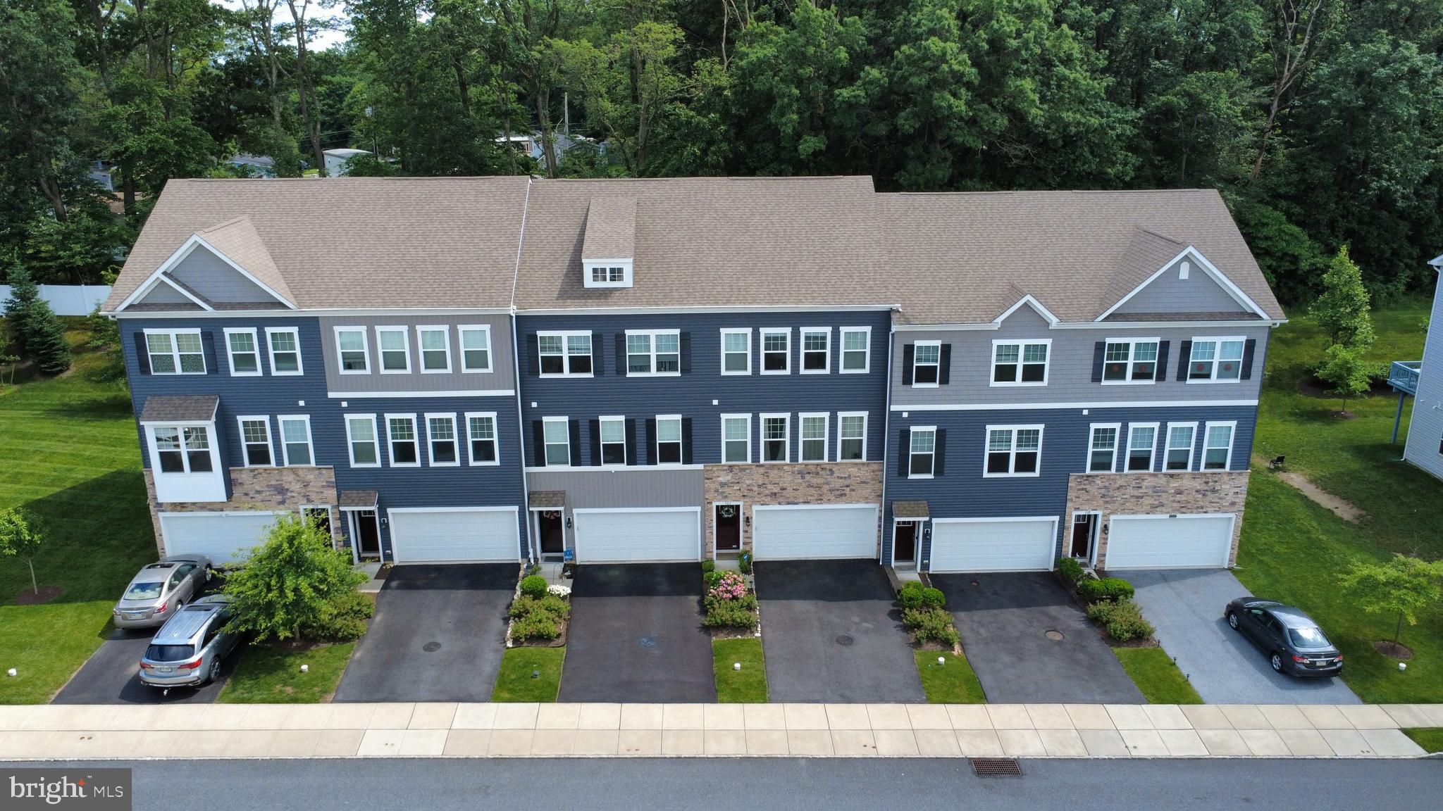 320 DAWSON PLACE