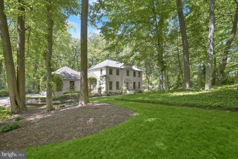 Photo of 10118 New London Drive, POTOMAC, MD 20854 (MLS # MDMC2255220)