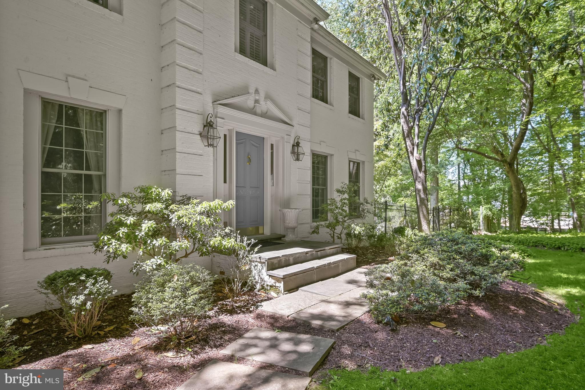 10118 NEW LONDON DRIVE