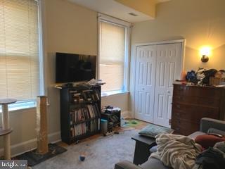 QUEEN VILLAGE - Commercial Sale