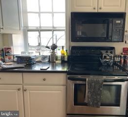 QUEEN VILLAGE - Commercial Sale