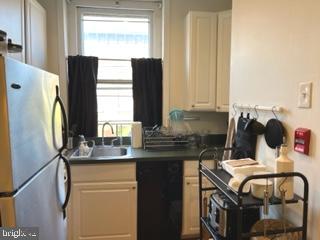 QUEEN VILLAGE - Commercial Sale