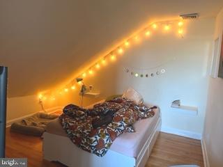 QUEEN VILLAGE - Commercial Sale