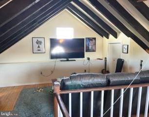 QUEEN VILLAGE - Commercial Sale