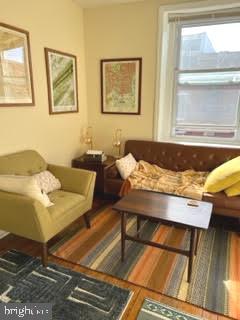 QUEEN VILLAGE - Commercial Sale