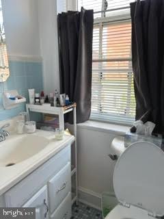 QUEEN VILLAGE - Commercial Sale