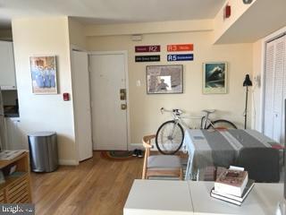 QUEEN VILLAGE - Commercial Sale