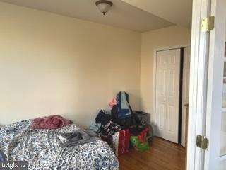 QUEEN VILLAGE - Commercial Sale