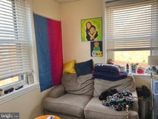 QUEEN VILLAGE - Commercial Sale