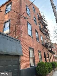 QUEEN VILLAGE - Commercial Sale