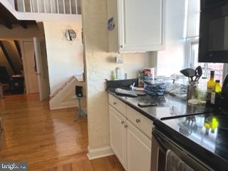 QUEEN VILLAGE - Commercial Sale