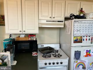 QUEEN VILLAGE - Commercial Sale