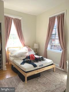 QUEEN VILLAGE - Commercial Sale