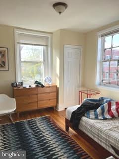 QUEEN VILLAGE - Commercial Sale