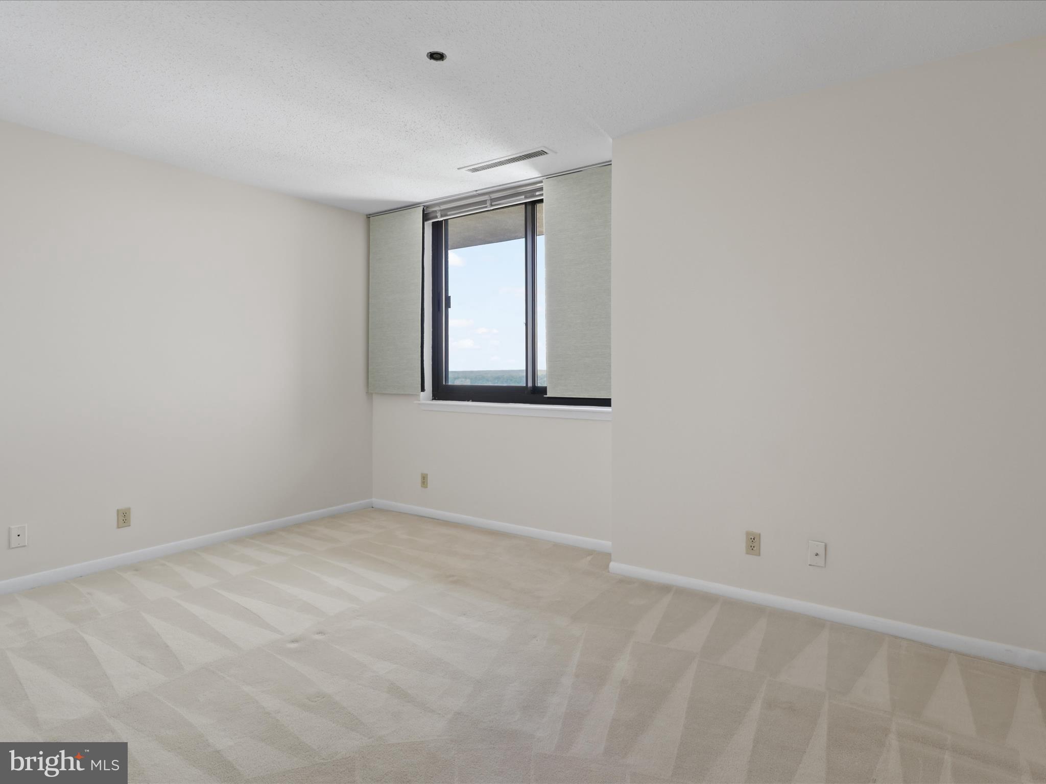 SKYLINE SQUARE CONDO - Residential Lease