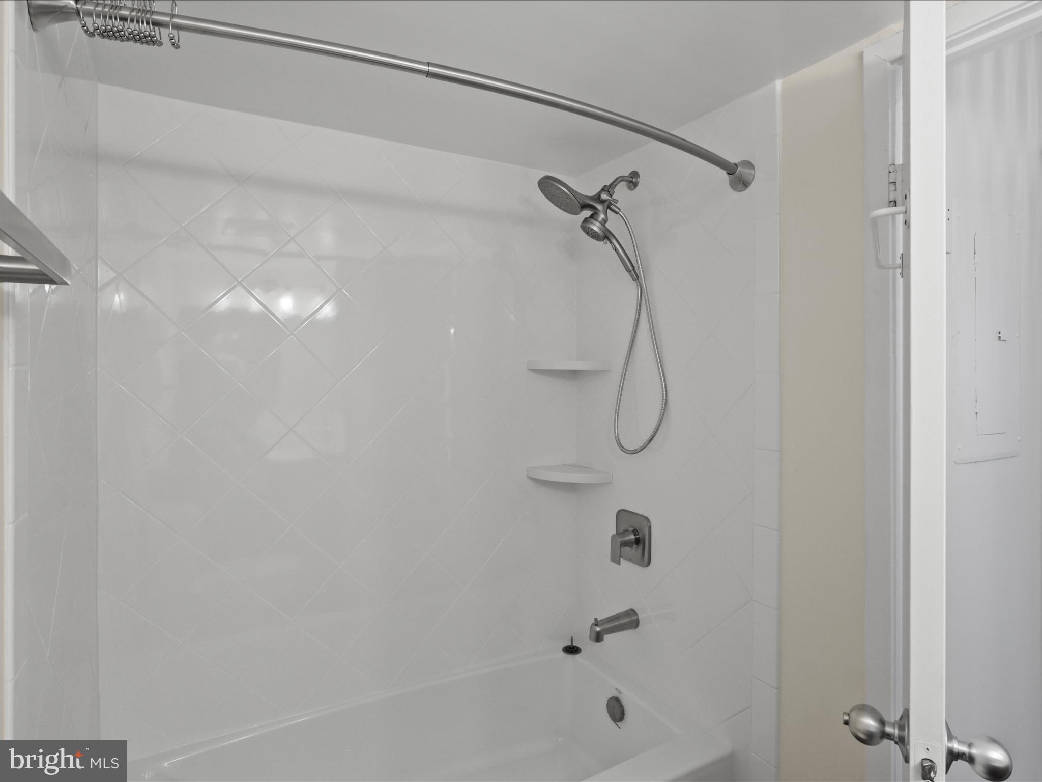 SKYLINE SQUARE CONDO - Residential Lease