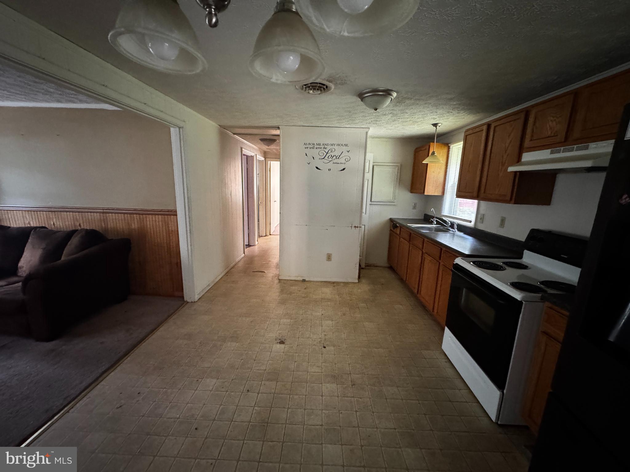 WHITE OAK MANOR - Residential