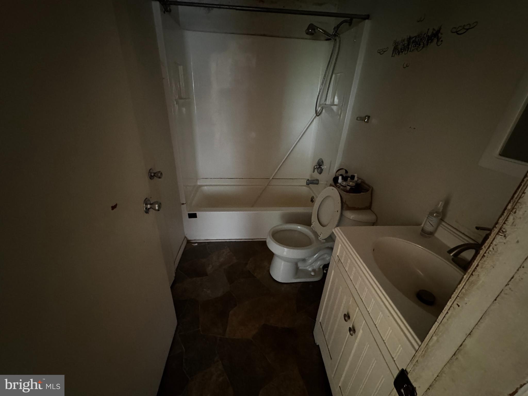 WHITE OAK MANOR - Residential