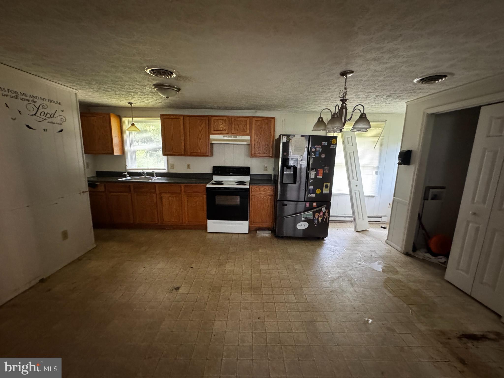 WHITE OAK MANOR - Residential