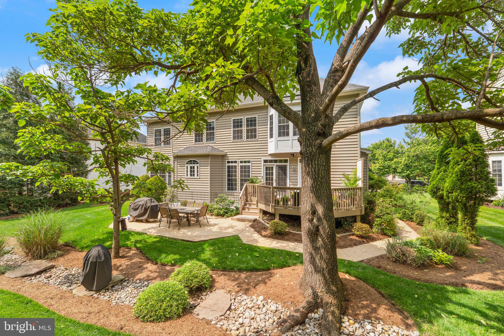 1814 WOODS EDGE DRIVE NE