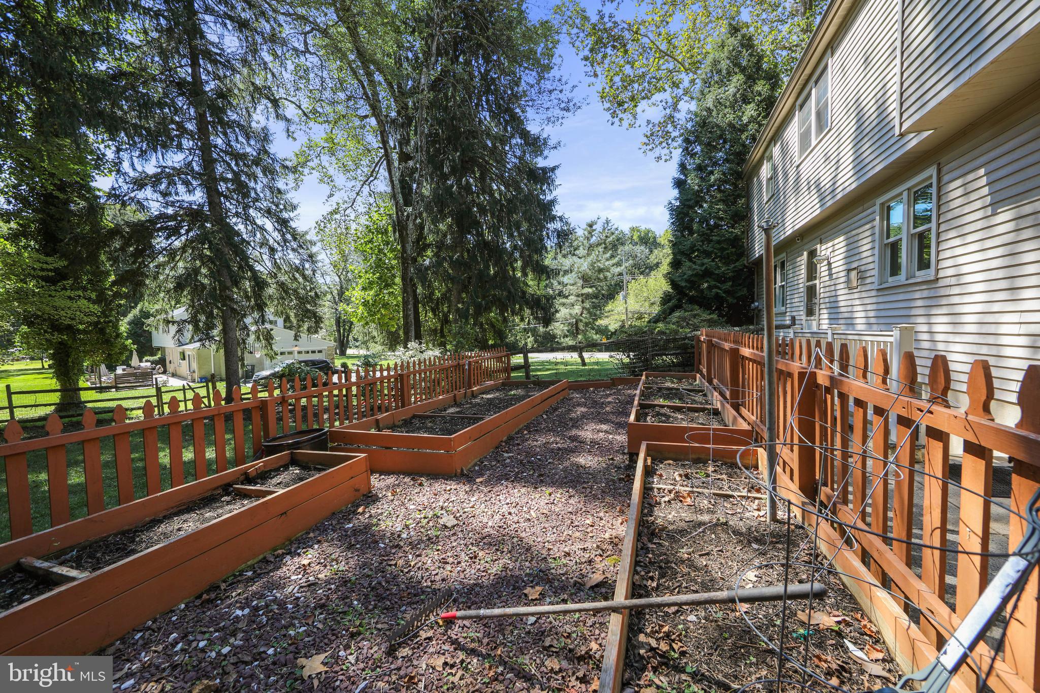 HUNTINGDON VALLEY - Residential