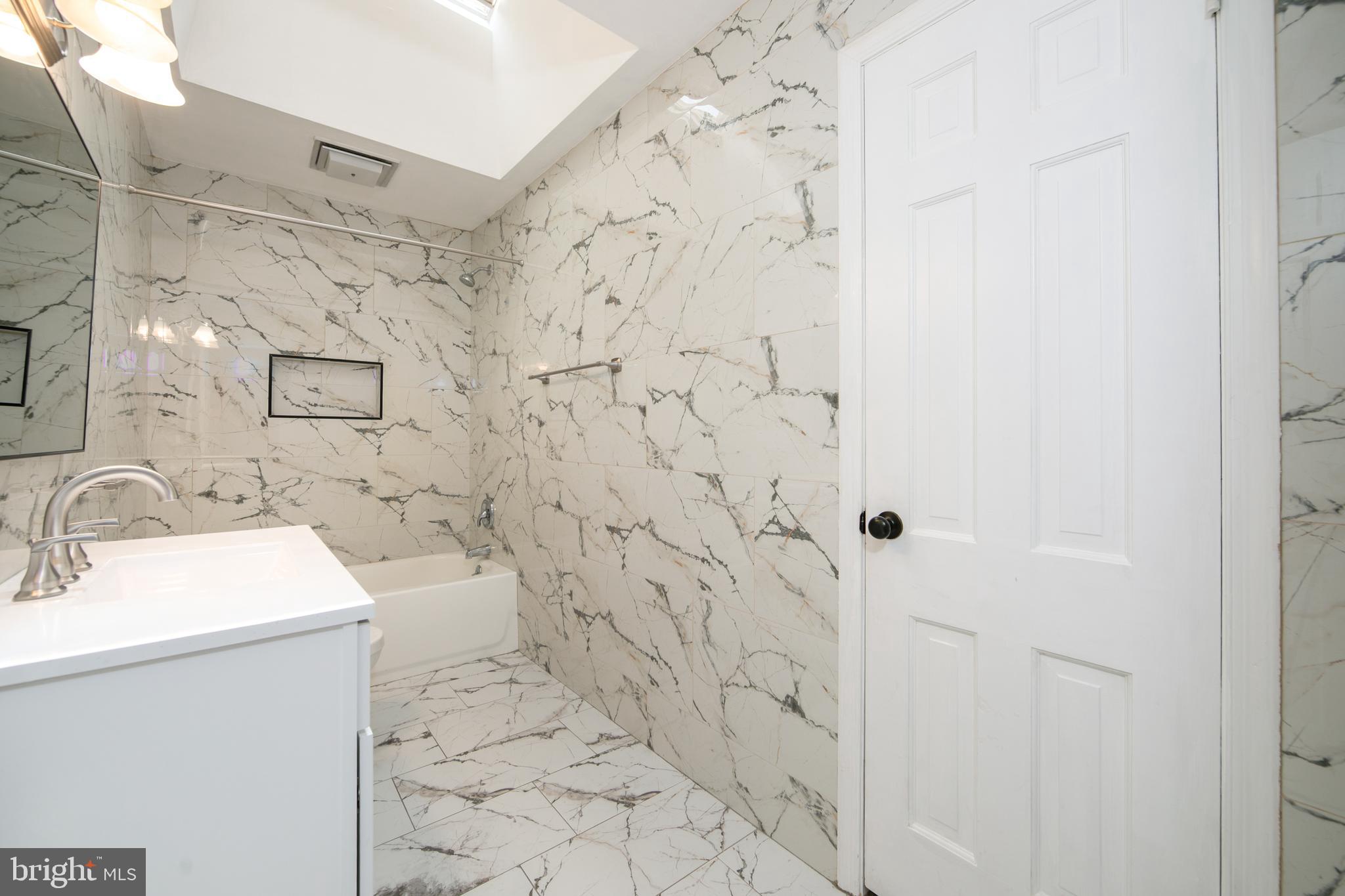 HUNTINGDON VALLEY - Residential