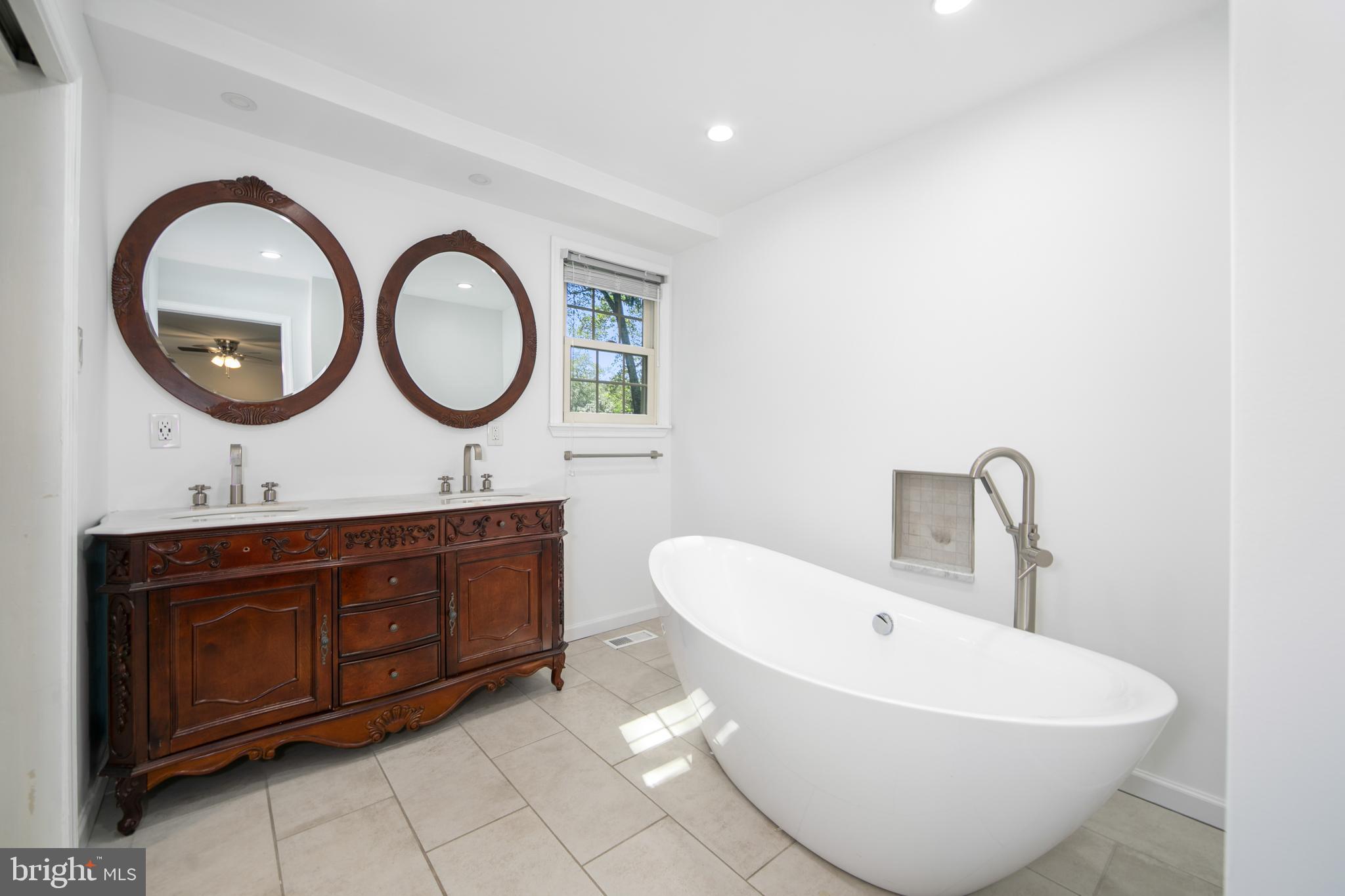 HUNTINGDON VALLEY - Residential