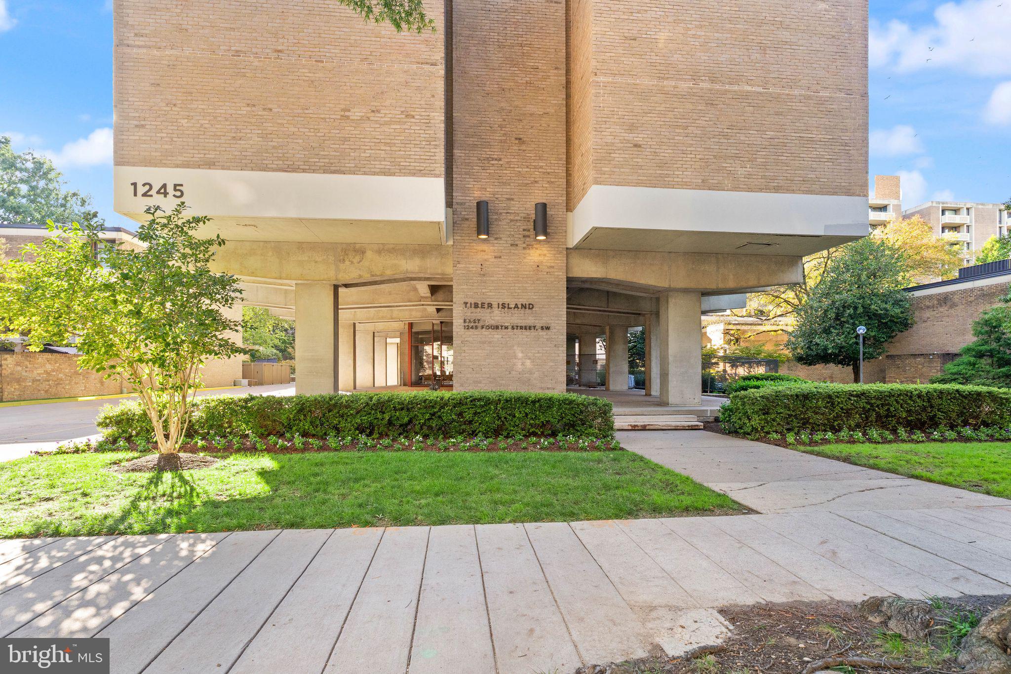 1245 4TH STREET SW E-607