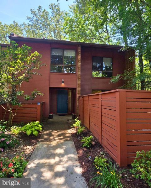 Photo of 11733 Indian Ridge Road, RESTON, VA 20191 (MLS # VAFX2317212)