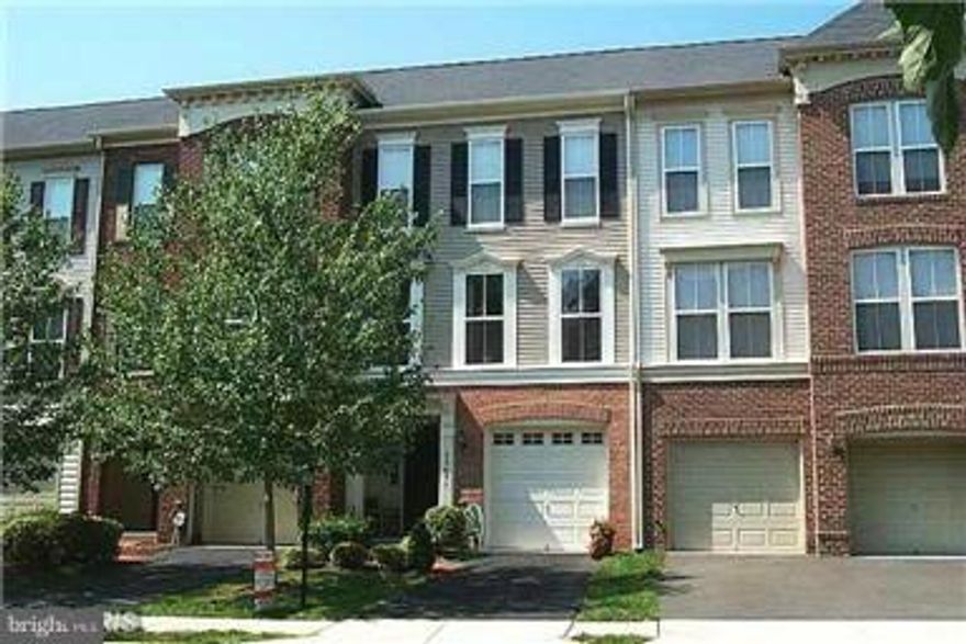 STUNNING * 3 BR, 2.5 BA, 1-CAR GARAGE TH THAT BACKS TO TREES IN SOUGHT AFTER BROADLANDS COMMUNITY. THIS HOME BOASTS A GOURMET'S KITCHEN W/ CENTER ISLAND, SPACIOUS BUFFET, GRANITE COUNTER TOPS, HARDWOOD FLOORS, FAMILY RM W/ FIREPLACE THAT OPENS TO A DECK OVERLOOKING TREES, 9 FT + CEILINGS, NEW CARPETING & FRESH PAINT!! **CLOSE TO SHOPPING AND RESTAURANTS. BEST VALUE IN BROADLANDS!! **MOVE RIGHT IN!