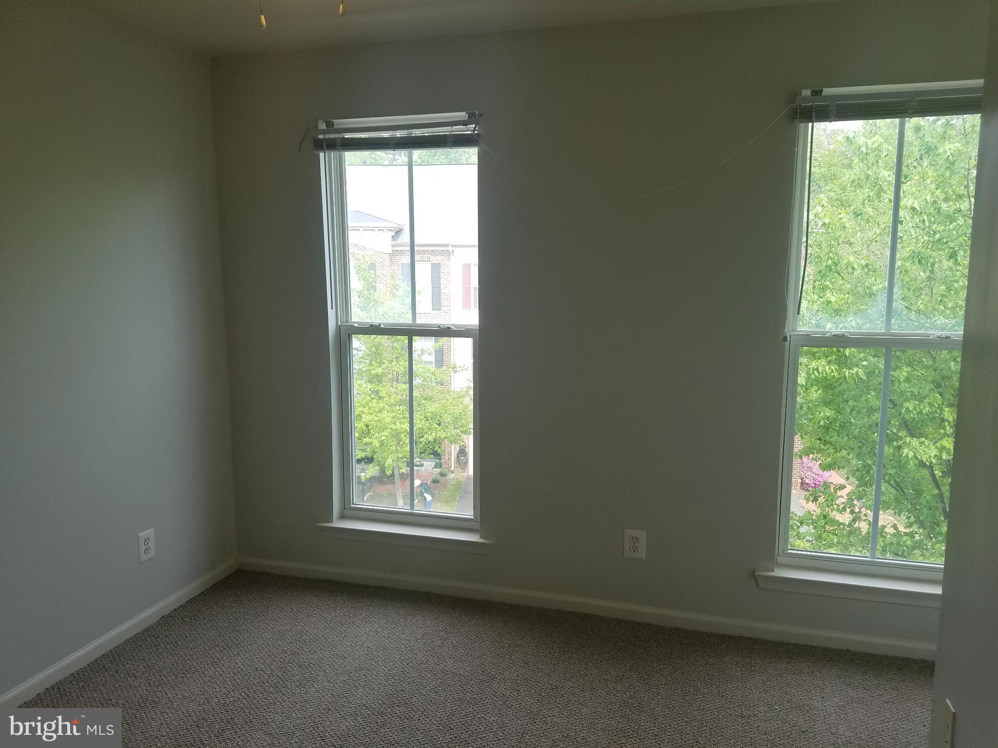 SIGNATURE AT BROADLANDS - Residential