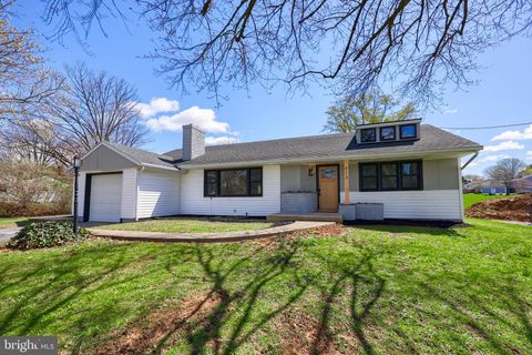 613 WOODCREST AVENUE LITITZ PA 17543
