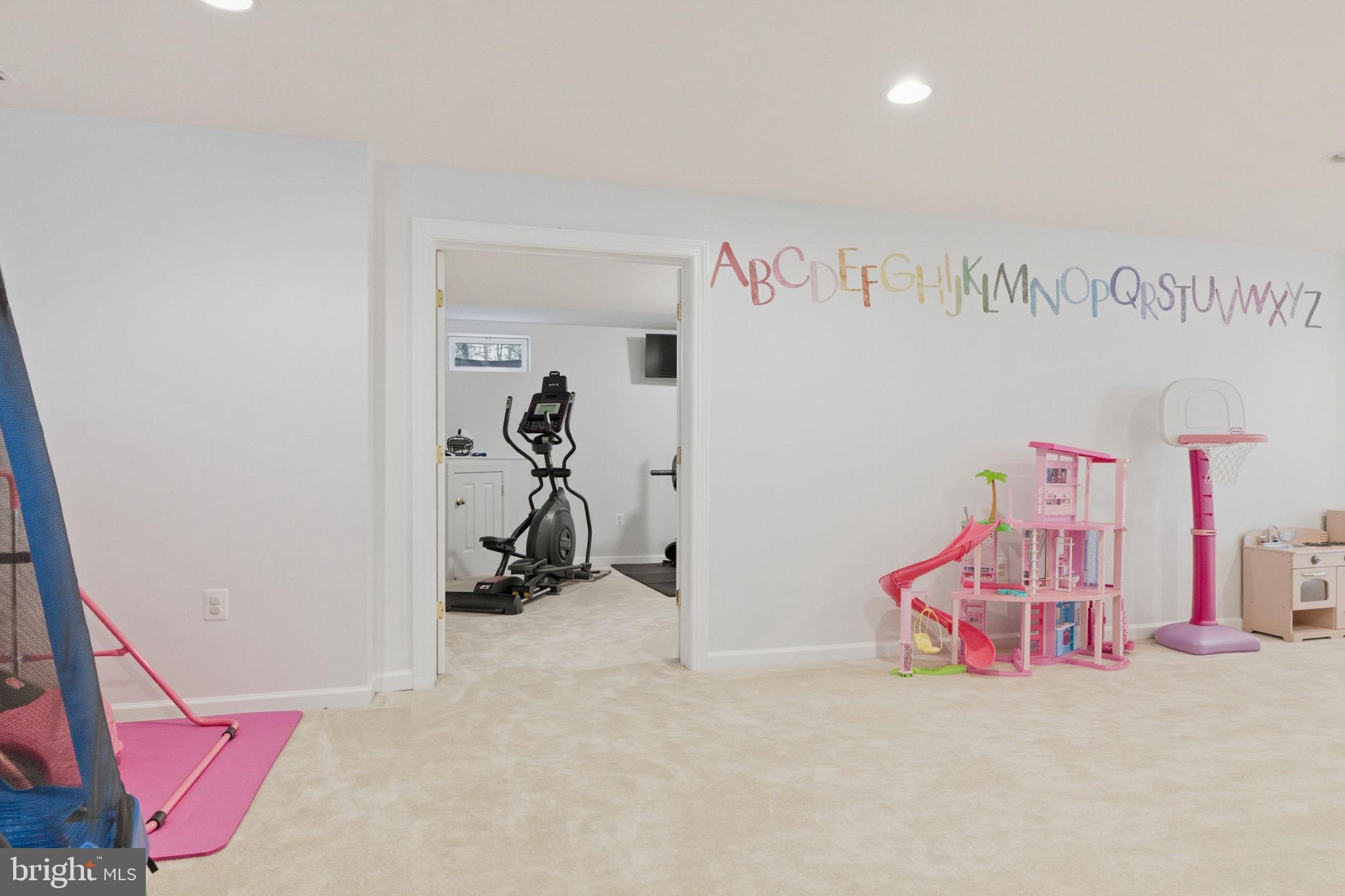 FOREST MANOR - Residential