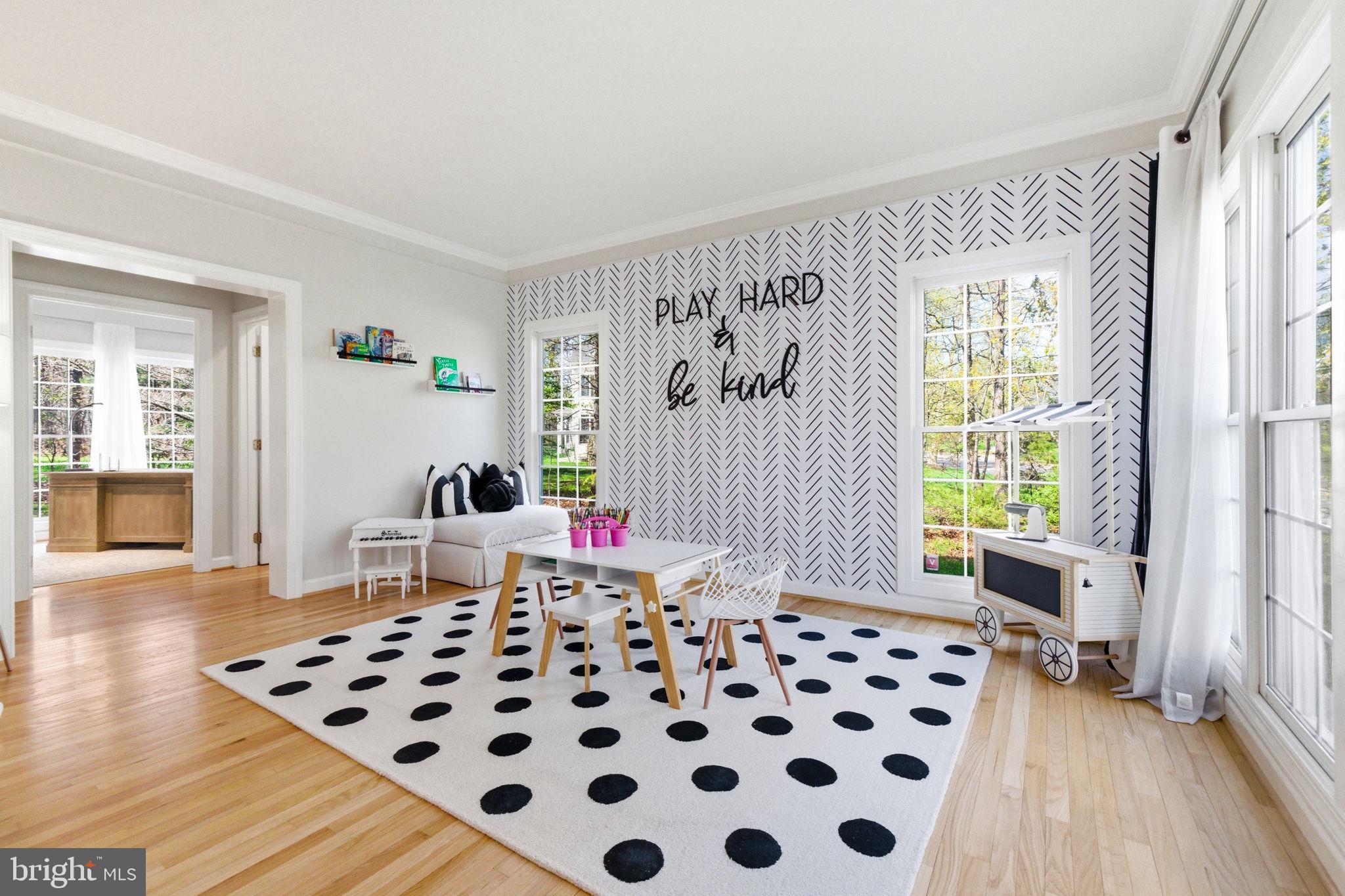 FOREST MANOR - Residential