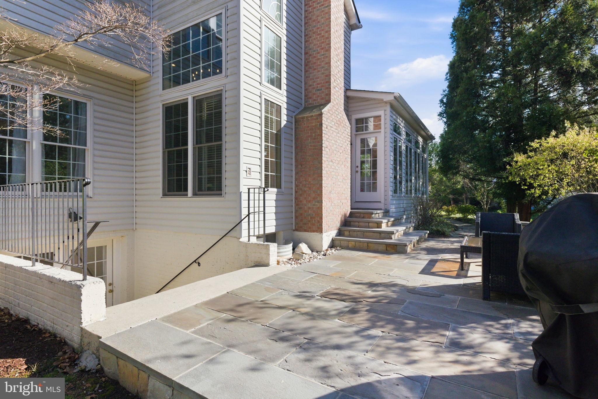 FOREST MANOR - Residential