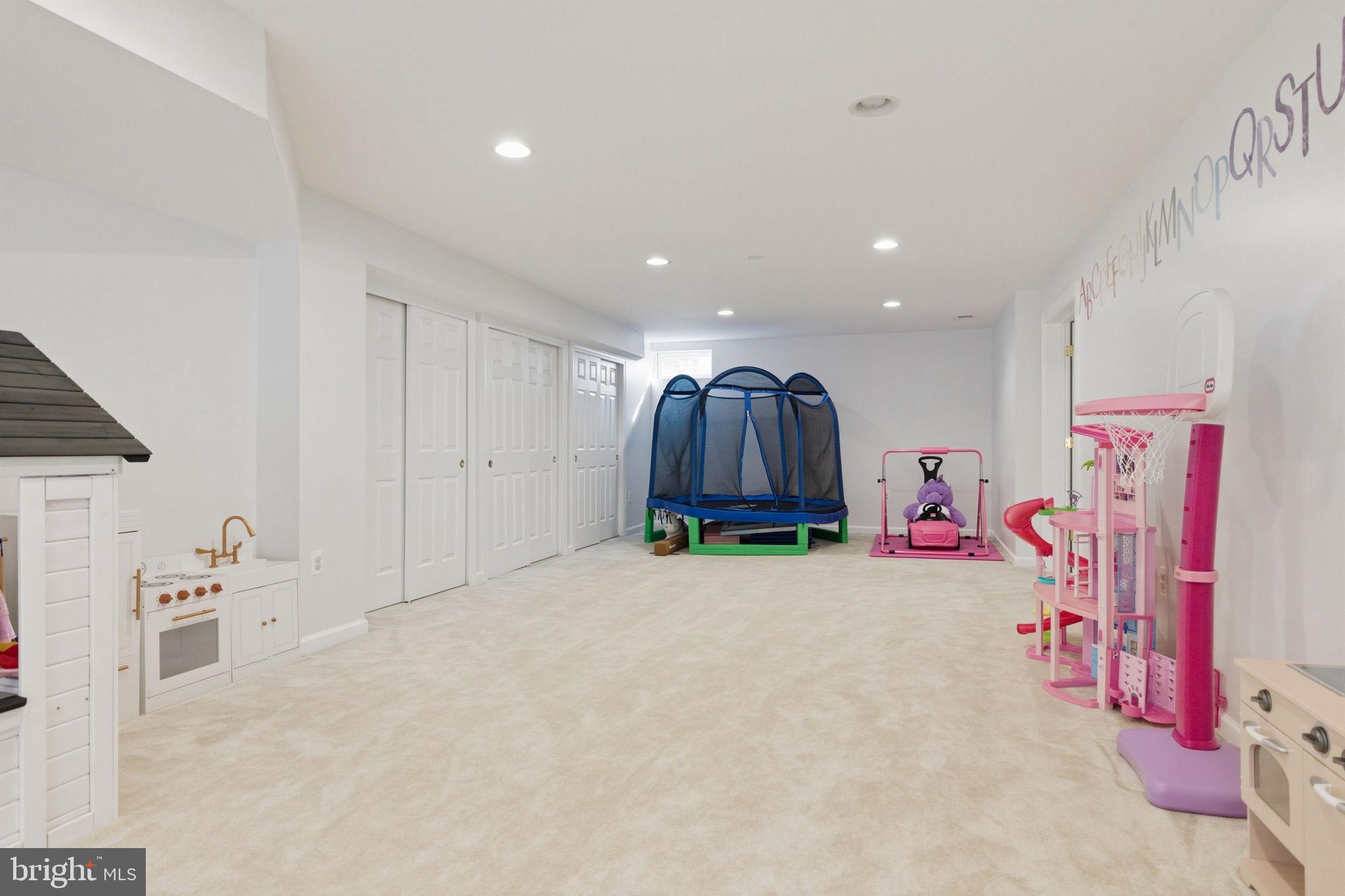 FOREST MANOR - Residential