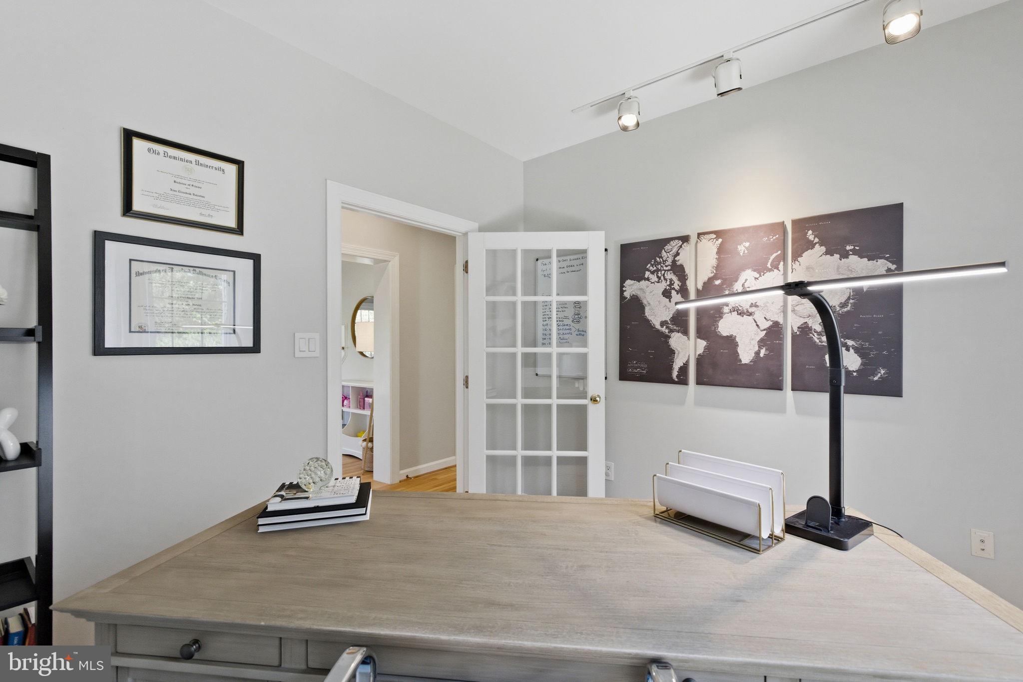 FOREST MANOR - Residential