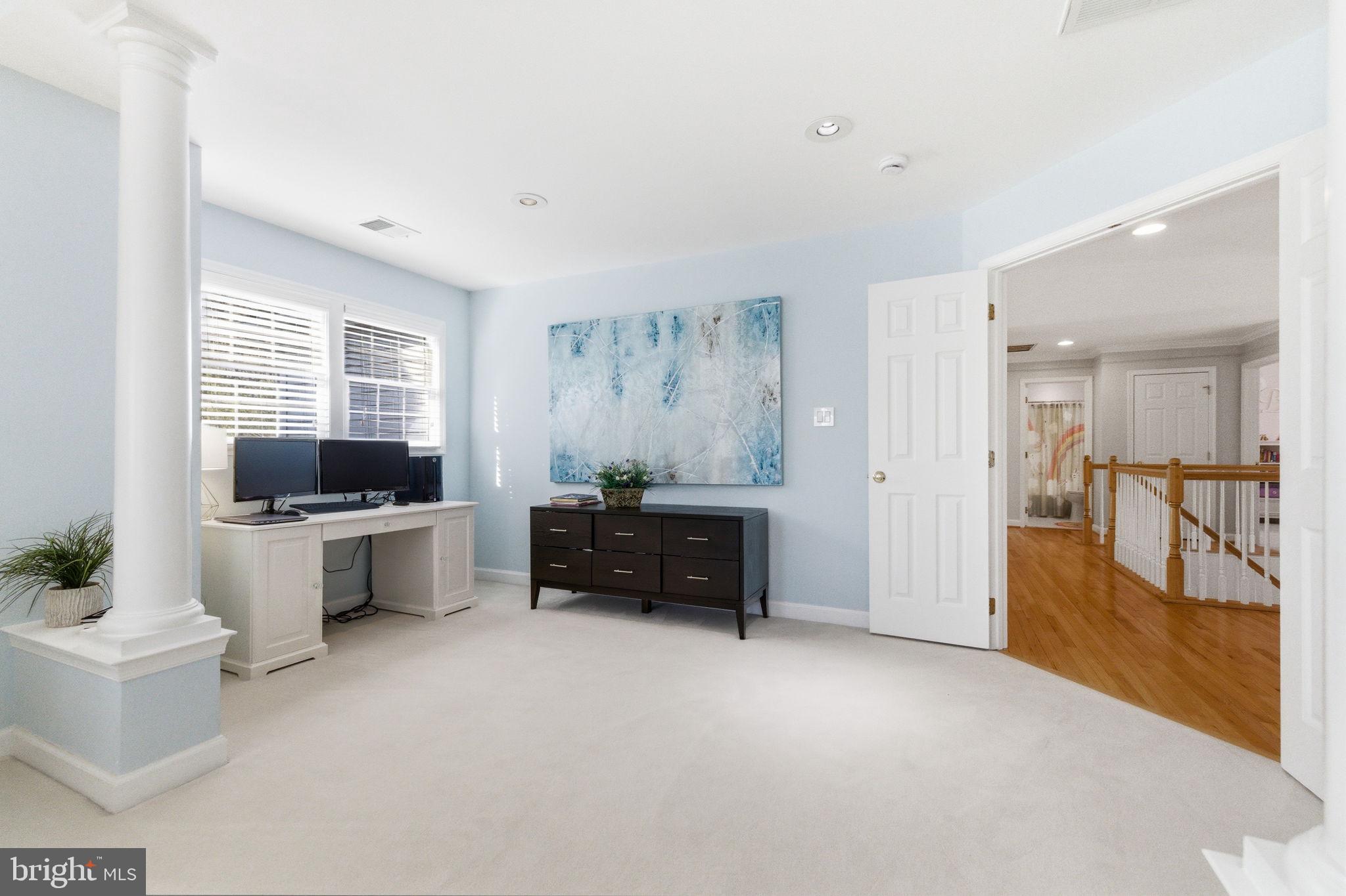 FOREST MANOR - Residential