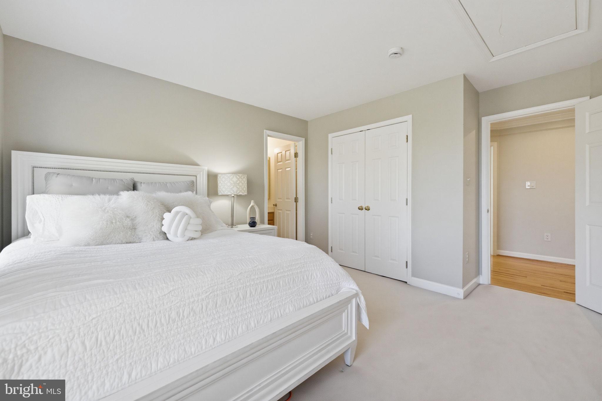 FOREST MANOR - Residential